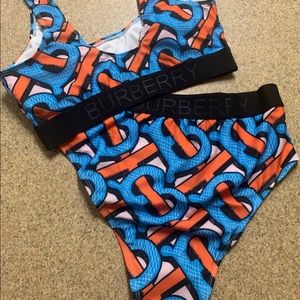 Burberry two pieces swimwear set size XL NWT !